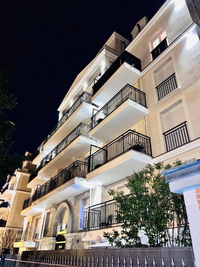 Les Residences De Djibril 勒布朗-梅尼尔 外观 照片